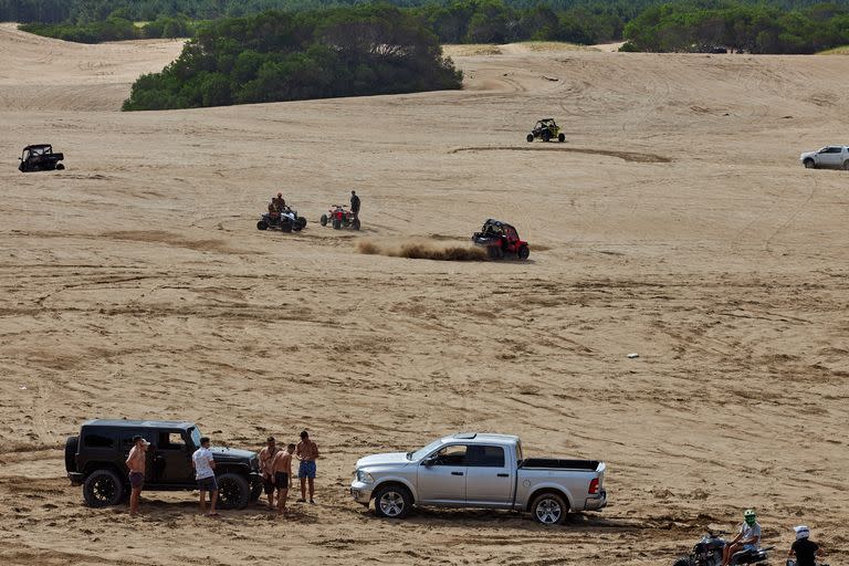 UTVs y cuatriciclos realizan piruetas y corren picadas en la zona norte de Pinamar