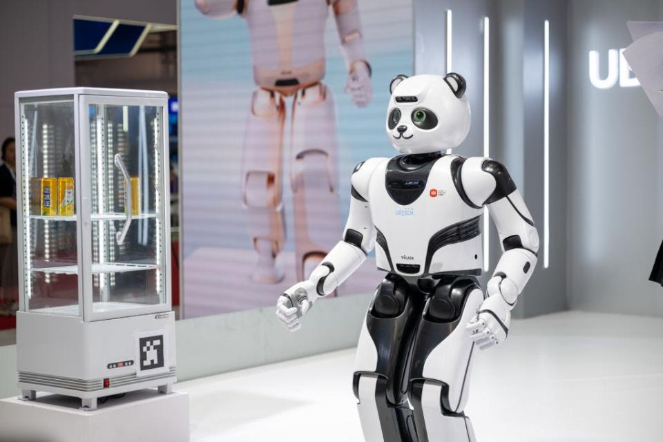 Ubtech hat eine Reihe von humanoiden Robotern entwickelt, darunter den "Panda Robot". - Copyright: VCG/Getty Images