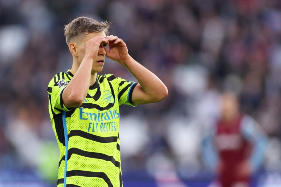 LONDON, ENGLAND - FEBRUARY 11: Leandro Trossard of Arsenal celebrates scoring his team's fourth goal during the Premier League match between West Ham United and Arsenal FC at London Stadium on February 11, 2024 in London, England. (Photo by Julian Finney/Getty Images)