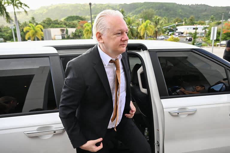 El fundador de WikiLeals, Julian Assange, llega a los tribunal de Saipan en las Islas Marianas (Photo by Yuichi YAMAZAKI / AFP)