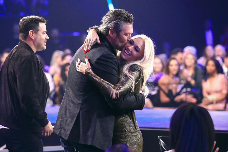 People's Choice Awards: Blake Shelton Pulls Gwen Stefani Onstage
