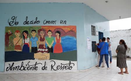 Voters wait to cast their votes in the presidential election in a public school, used as a polling station, in Guayaquil, Ecuador February 19, 2017. REUTERS/Henry Romero