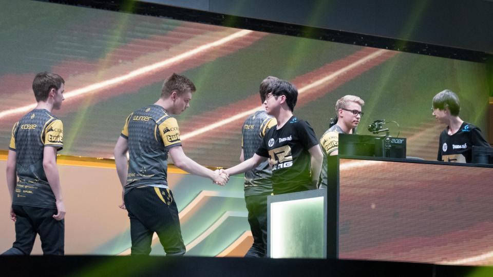 RNG's loss to Splyce didn't ultimately matter, as the Chinese squad advanced anyway (Jeremy Wacker)