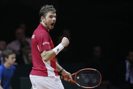 Switzerland's Stanislas Wawrinka reacts during their Davis Cup final singles tennis match against France's Jo-Wilfried Tsonga at the Pierre-Mauroy stadium in Villeneuve d'Ascq, near Lille, November 21, 2014. REUTERS/Gonzalo Fuentes