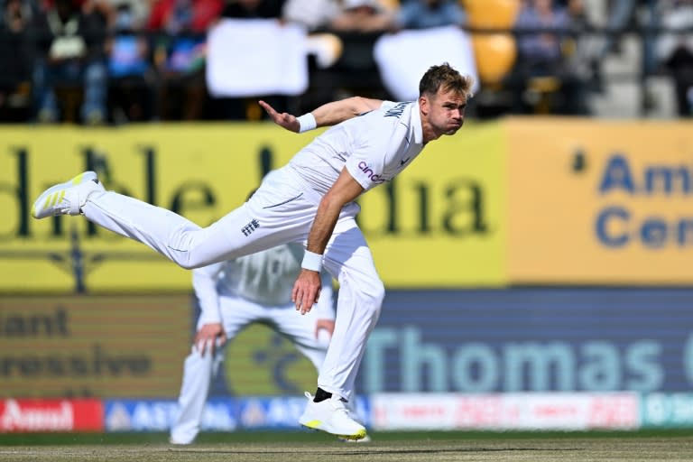 England's James Anderson delivers a ball during the fifth Test cricket match between India and England (Sajjad HUSSAIN)