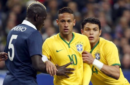 France's Mamadou Sakho (L) reacts next to Brazil's Neymar (C) and Thiago Silva (R) during their international friendly soccer match at the Stade de France, in Saint-Denis, near Paris, March 26, 2015. REUTERS/Charles Platiau