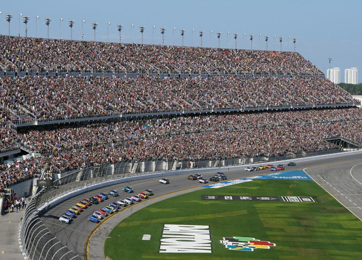 Daytona 500 TV ratings NASCAR opener ends twoyear viewership decline