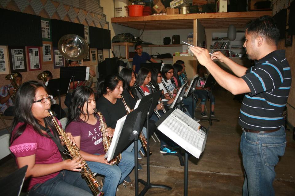 Estanislao Maqueos de Oaxaca, imparte clases de música en su academia desde el 2005.