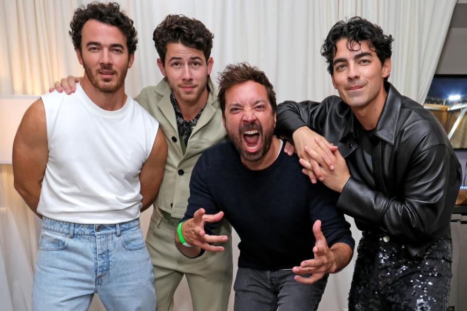 Jimmy Fallon, Jonas Brothers, Tour