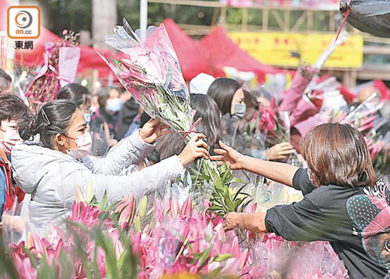 花墟：年三十旺角花墟人流如鯽。