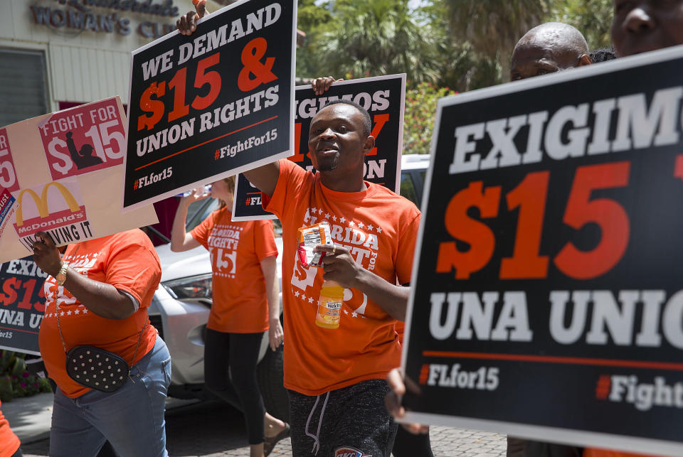 After pursuing more moderate minimum wage increases for years, Democrats have gradually rallied around $15 as their number, buoyed by the labor-backed Fight for $15 campaign. (Photo: Joe Raedle via Getty Images)