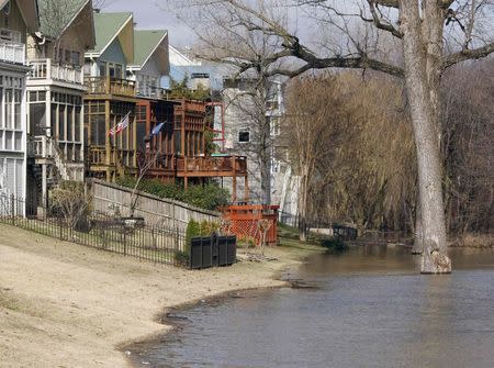 Water creeps up near some homes in the upscale neighborhood of Harbortown, as flood waters approach their crest in Memphis, Tennessee January 4, 2016. REUTERS/Karen Pulfer Focht