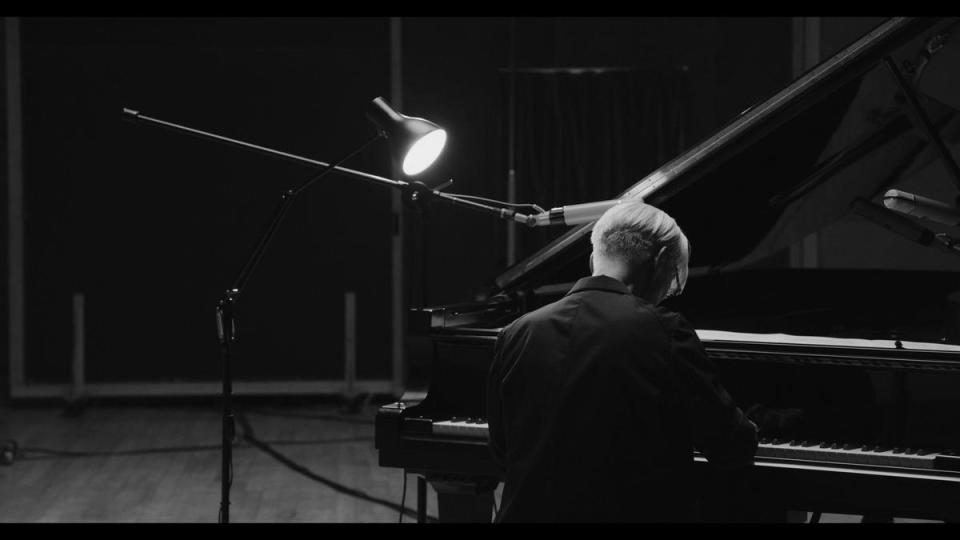 坂本龍一去年9月錄製最後線上演出，於12月在全球進行轉播。『Ryuichi Sakamoto: Playing the Piano 2022』©2022 KAB Inc.