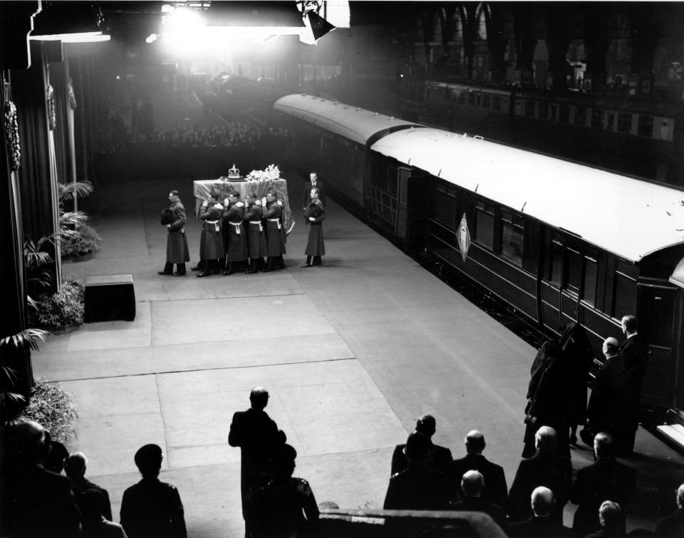 The coffin of King George VI (1895 - 1952) arrives at King's Cross Station, London, from Sandringham, 11th February 1952. The king's coffin will be drawn in procession to Westminster Hall, where it is to lie in state for three days before the funeral. (Photo by Fox Photos/Hulton Archive/Getty Images)