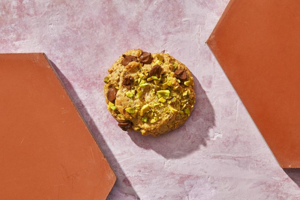 Pistachio-Chocolate Chip Protein Cookies