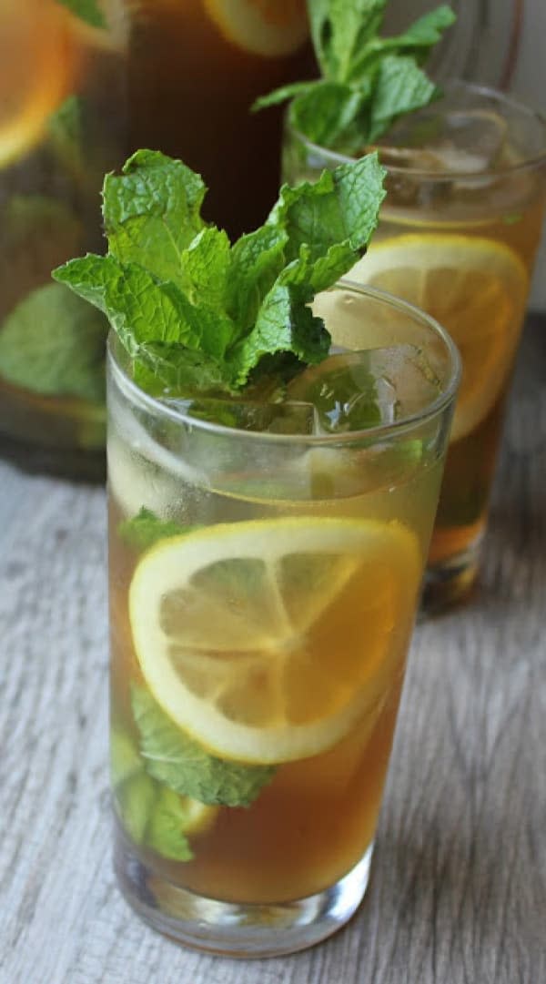 Summer Iced Tea Cocktail Recipes: Lemon-mint iced tea