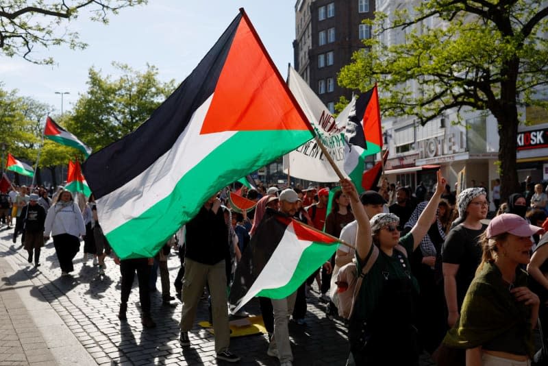 People hold Palestinian flags during the "Revolutionary May 1st demo" demonstration organized by the Roter Aufbau (Red Reconstruction). Axel Heimken/dpa