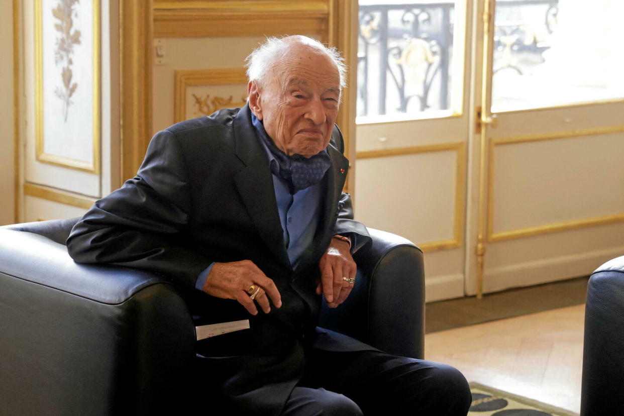 Le philosophe et sociologue français Edgar Morin a rencontré Emmanuel Macron lors de son 100e anniversaire en 2021.  - Credit:YOAN VALAT / POOL / AFP