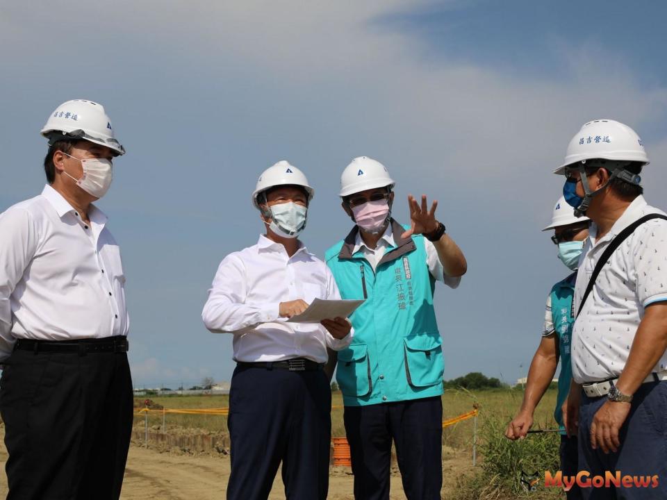 ▲翁章梁縣長視察馬稠後後期產業園區開發進度(圖/嘉義縣政府)