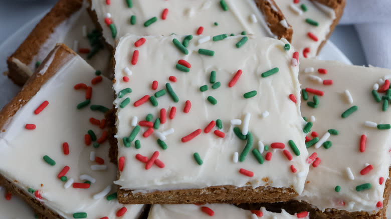 closeup gingerbread cookie bars