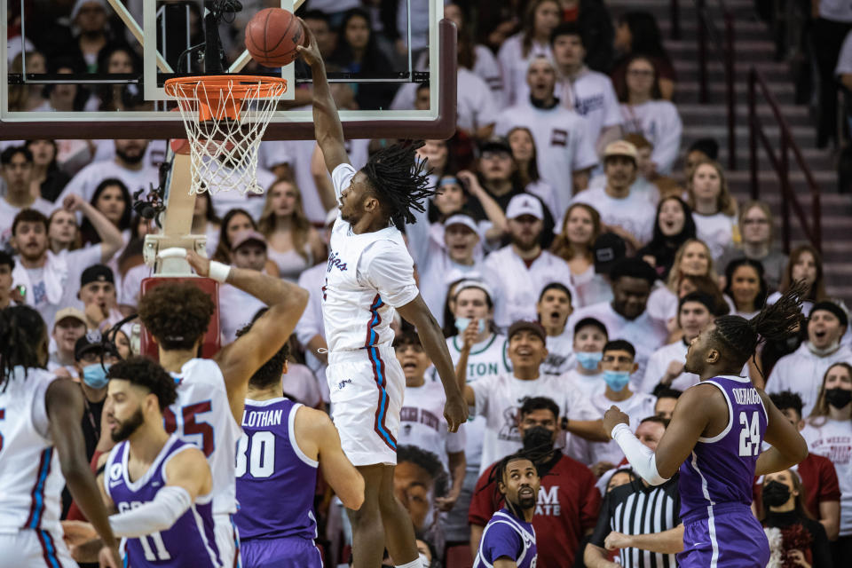 Donnie Tillman (2) dunks as the New Mexico State Aggies face off against the Grand Canyon Lopes at the Pan American Center in Las Cruces on Saturday, Jan. 29, 2022.