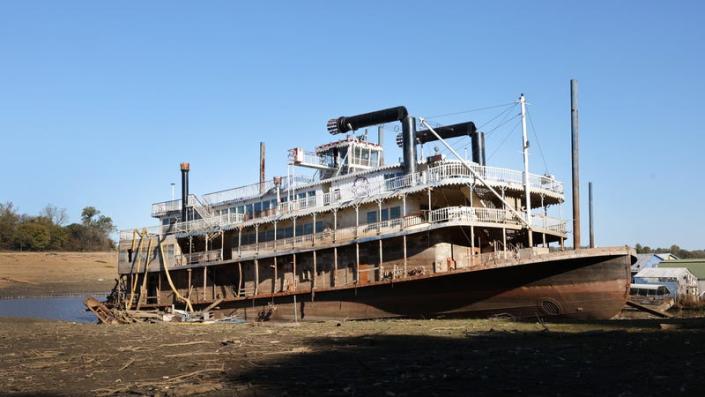 sunken riverboat mississippi river