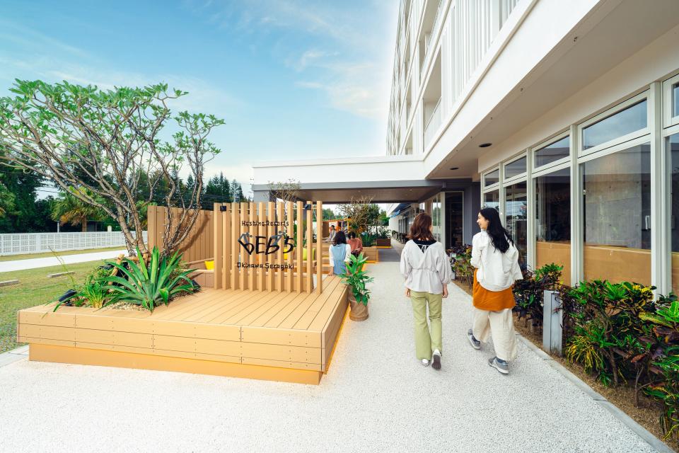 星野集團旗下的青年旅館品牌「BEB」將於7月1日在沖繩本島的海灘度假勝地瀨良垣開設「星野集團 BEB5 沖繩瀨良垣」。