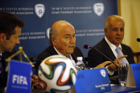 FIFA President Sepp Blatter (C) speaks during a news conference in Jerusalem May 27, 2014. REUTERS/Ronen Zvulun