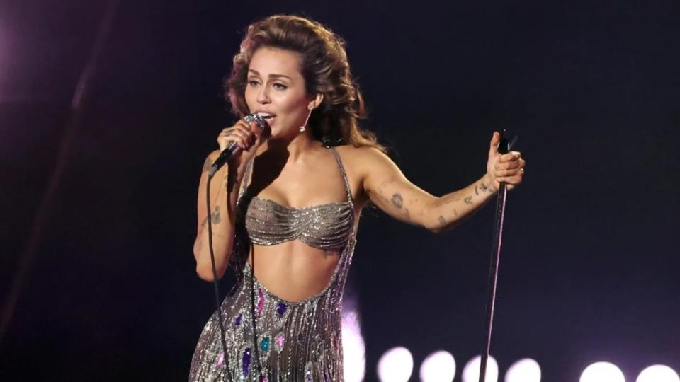 Miley Cyrus performs at the 2024 Grammys (Getty Images)