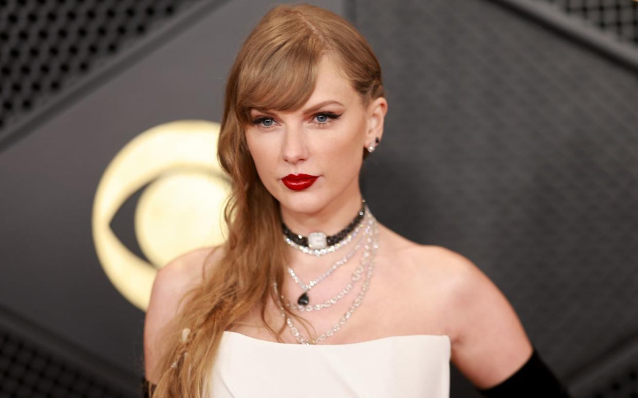 Weil ein Student Informationen zur Nutzung ihres Privatjets veröffentlichte, drohte Taylor Swift dem 21-Jährigen mit einer Klage. (Bild: 2024 The Recording Academy/Matt Winkelmeyer)