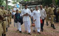 <p>Cricketers and family members pay their last respects to former Indian captain Ajit Wadekar, who passed away after a prolonged illness in Mumbai. </p>