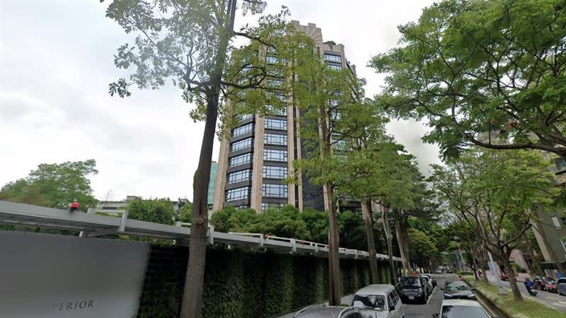 「勤美璞真城仰」鄰近另一座知名豪宅「文華苑」，主要住戶有陳泰銘、蔣東濬兩大家族。（圖／翻攝自Google Maps）