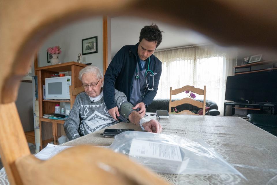 Report by Davide Gentile and Daniel Boily on a service for transferring patients to hospital monitoring at home. Taken at Lakeshore Hospital in Montreal, and Cité de La Santé in Laval, Quebec on April 19, 2024. See nurse Marc-André Tremblay 