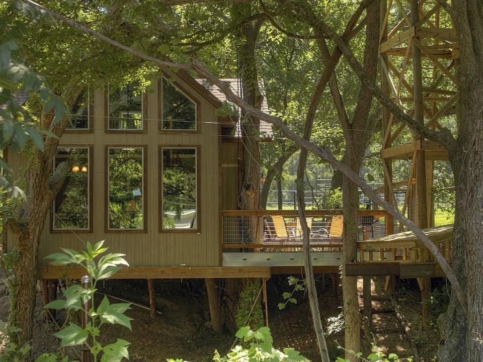 This bright and cheery treehouse is more like a cabin and less like a bungalow. It has all the amenities you want out of your home away from home, but also includes one-of-a-kind views of the Texas Hill Country and a remarkable escape to the surrounding wildlife. <a href="https://www.homeaway.com/vacation-rental/p3882259" target="_blank">Check it out</a>.&nbsp;
