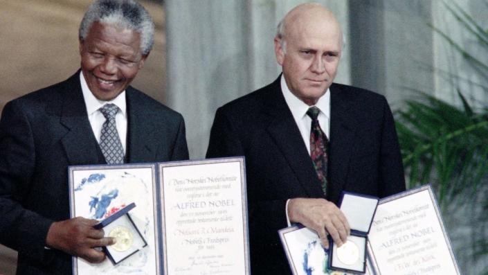 Nelson Mandela, President of South African African National Congress (C) and South African President Frederik de Klerk (R) display on December 09, 1993 in Oslo their Nobel Prizes