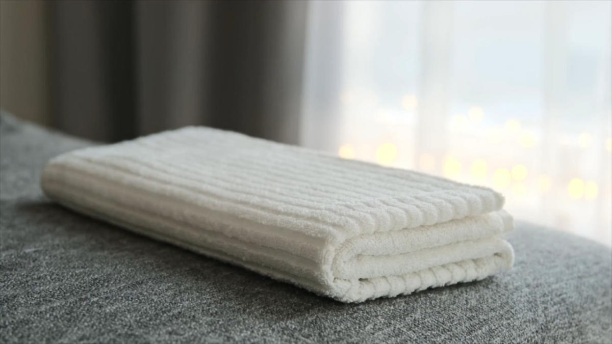 Should You Put Out “Fancy” Hand Towels When Guests Come Over?