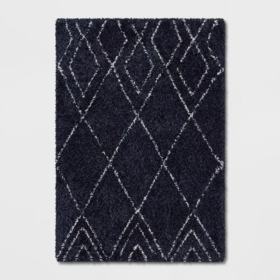 The shag rug with a diamond pattern