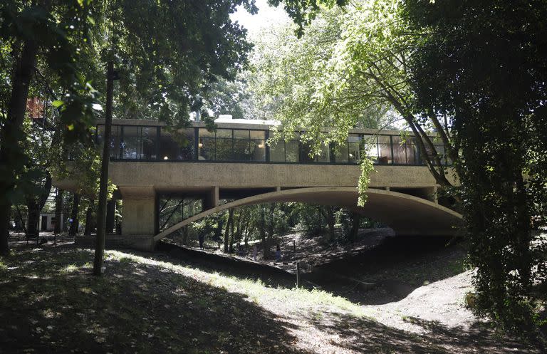 Restauración de la Casa sobre el arroyo construida por el arquitecto Amancio Williams para su padre en Mar del Plata