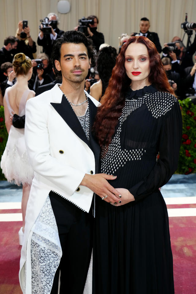 Joe Jonas & Sophie Turner Finally Make First Red Carpet Appearance