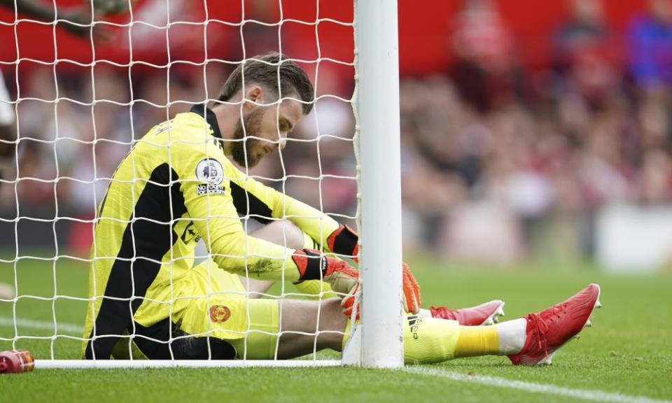 A disconsolate David de Gea after Kortney Hause’s goal