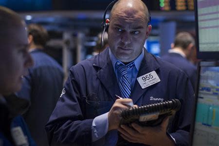 Traders work on the floor of the New York Stock Exchange November 26, 2013. REUTERS/Brendan McDermid