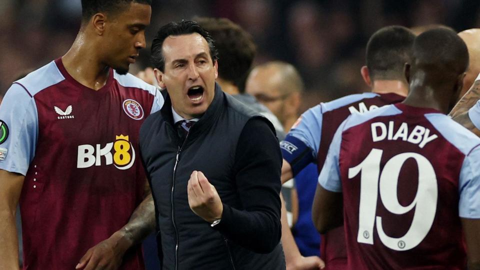 Aston Villa manager Unai Emery speaks to his players
