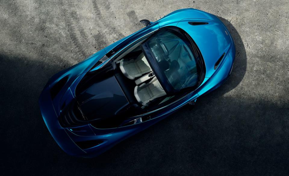 <p>According to McLaren, the power-operated retractable hard top has added just 108 pounds of mass compared to the fixed-roof 720S.</p>