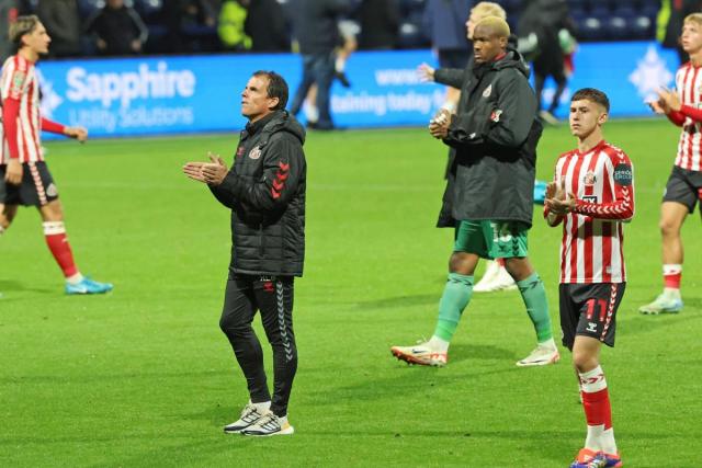 Regis Le Bris' Sunderland fringe players promise after Preston Carabao Cup  defeat - Yahoo Sport