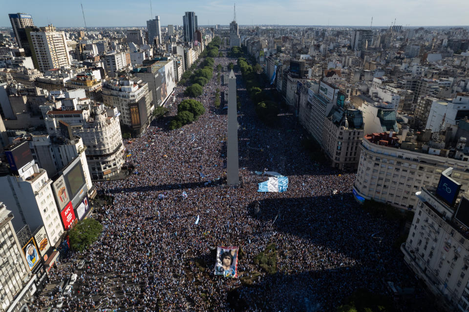 BUENOS AIRES, ARGENTINA - DECEMBER 18: Argentines celebrate the world championship in Qatar 2022  after defeating France 4-2 in the final on penalties after drawing 3-3, in Buenos Aires, Argentina, on December 18, 2022. (Photo by Martin Cossarini/Anadolu Agency via Getty Images)