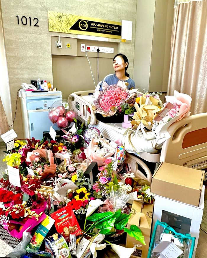 The actress says that her ward was just like a garden with all the flowers sent to her