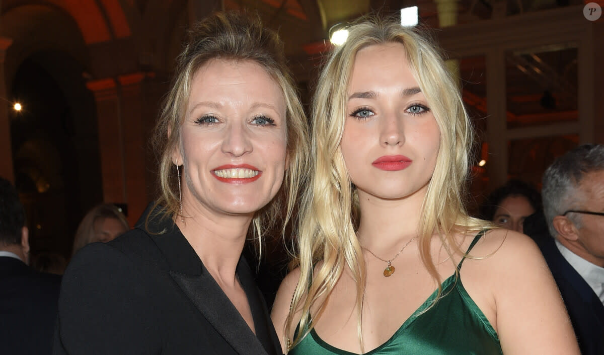 <p>Alexandra Lamy est l'heureuse maman de Chloé Jouannet.</p>
<p>Alexandra Lamy et sa fille Chloé Jouannet - 26ème édition des Trophées du Film Français au Palais Brongniart à Paris. © Codic Guirec/Bestimage</p> - © BestImage, COADIC GUIREC