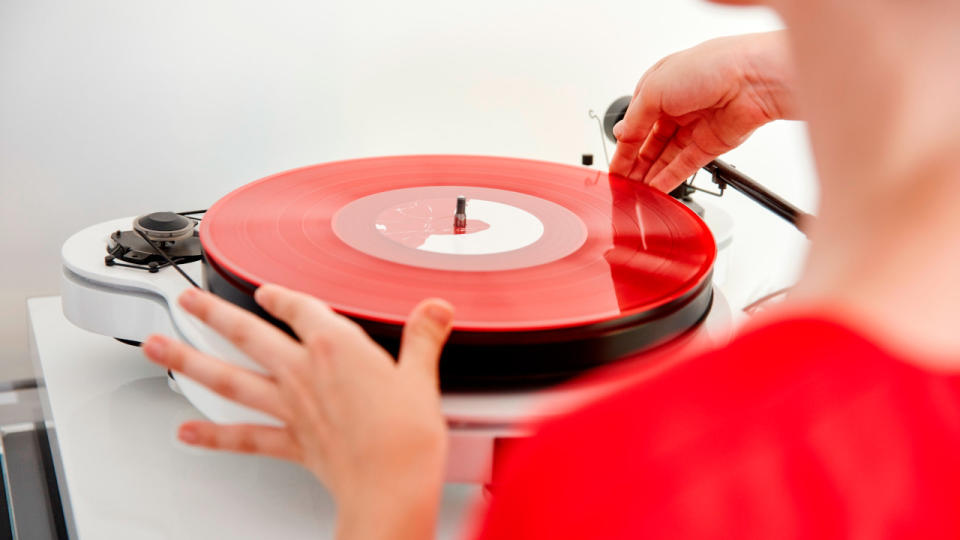 Placing a stylus on vinyl