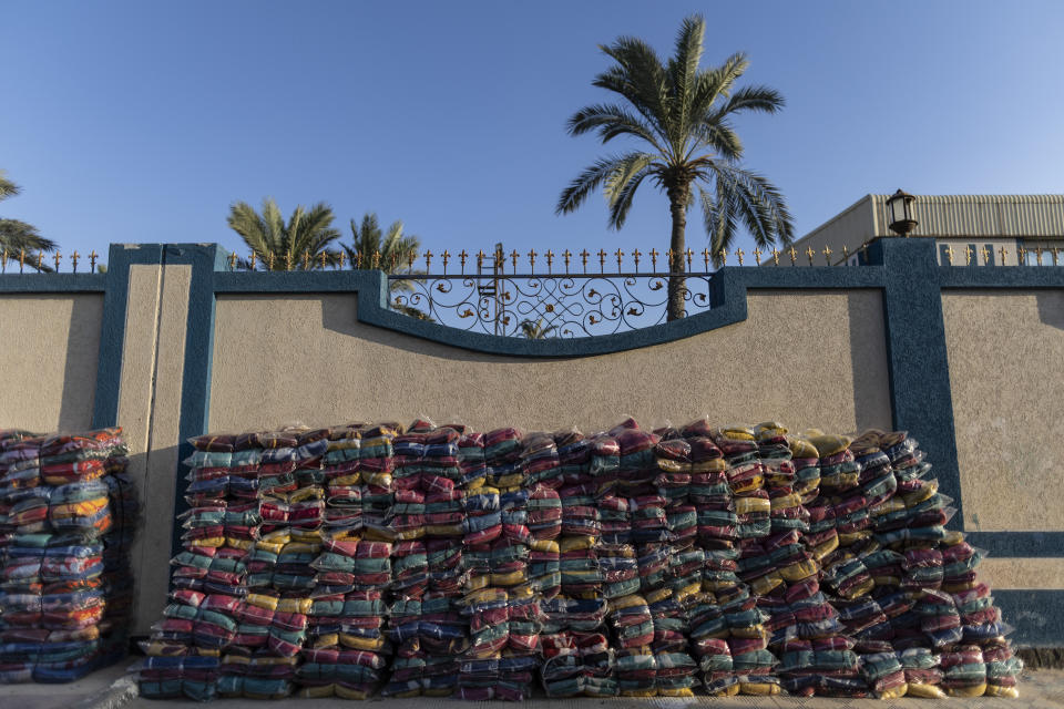 Zahlreiche humanitäre Lieferungen wären bereit für die Menschen im Gazastreifen. (Bild: Mahmoud Khaled/Getty Images)