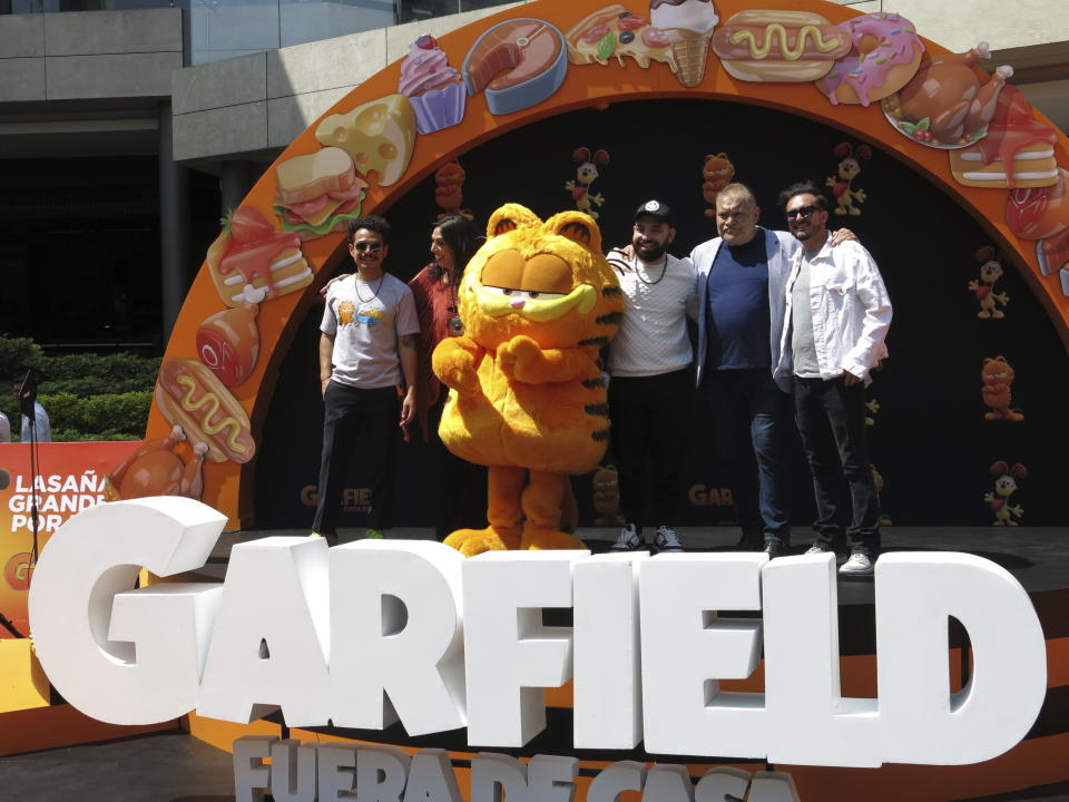 Los actores que prestan sus voces a la nueva película de Garfield, de izq. a der.: Guillermo 